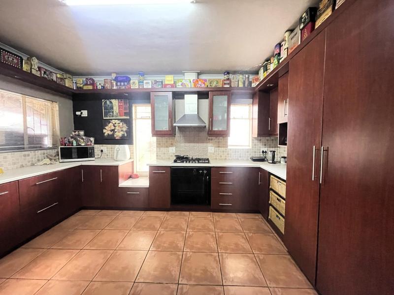 4 Bedroom Property for Sale in Amandelrug Western Cape
